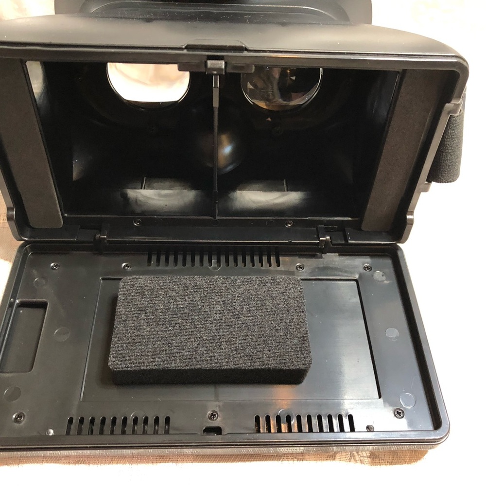Virtual Reality Goggles for Mobile Phone